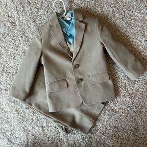 Boys size 4, 4 piece suit. Jacket, vest, shirt & pants.